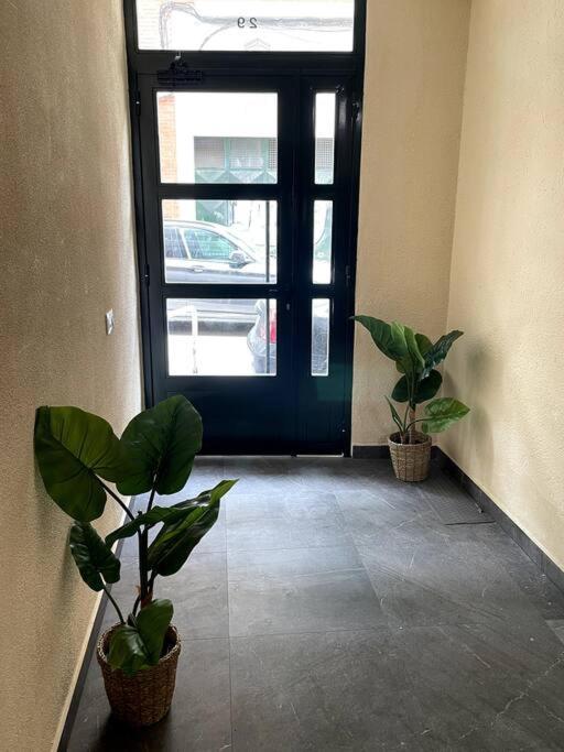 Cozy 2 Bedroom Apartment With Patio مدريد المظهر الخارجي الصورة